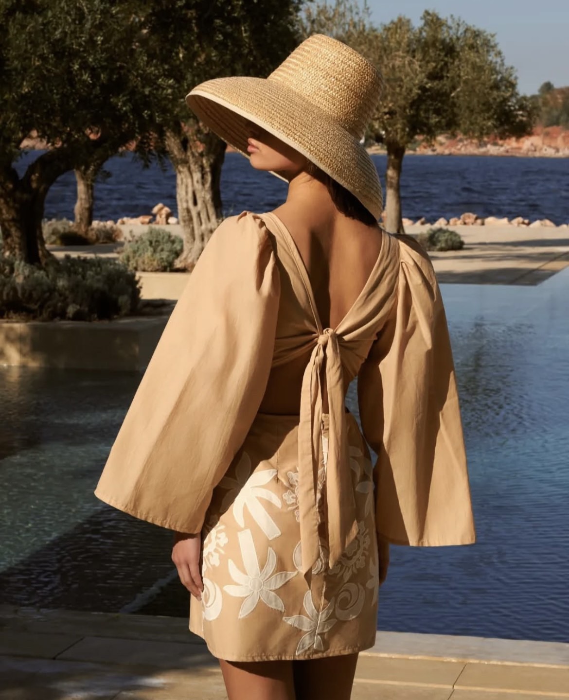 APPLIQUE DRESS