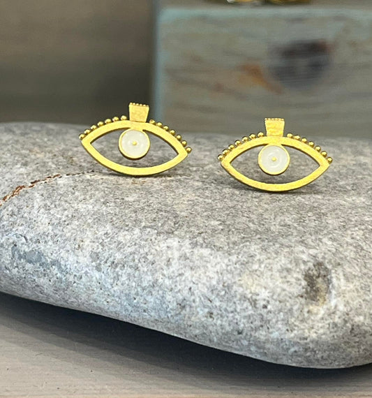 Eye earrings
